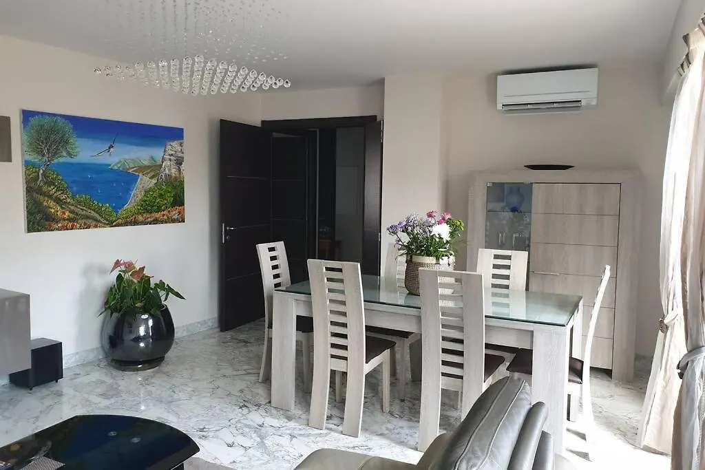 Penthouses+Terrasse 60 M2+Box 2 Vehicules Босолей Франция